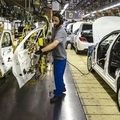 کاهش ۱۲ درصدی تولید خودرو در هفت ماهه امسال/سایپا و پارس خودرو بیشترین افت را تجربه کردند