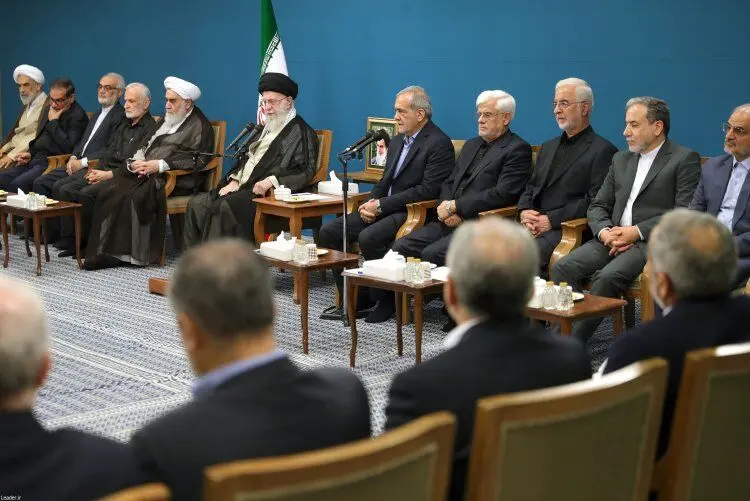 نقشه‌راه رهبر انقلاب برای خروج اقتصاد ایران از تعلیق