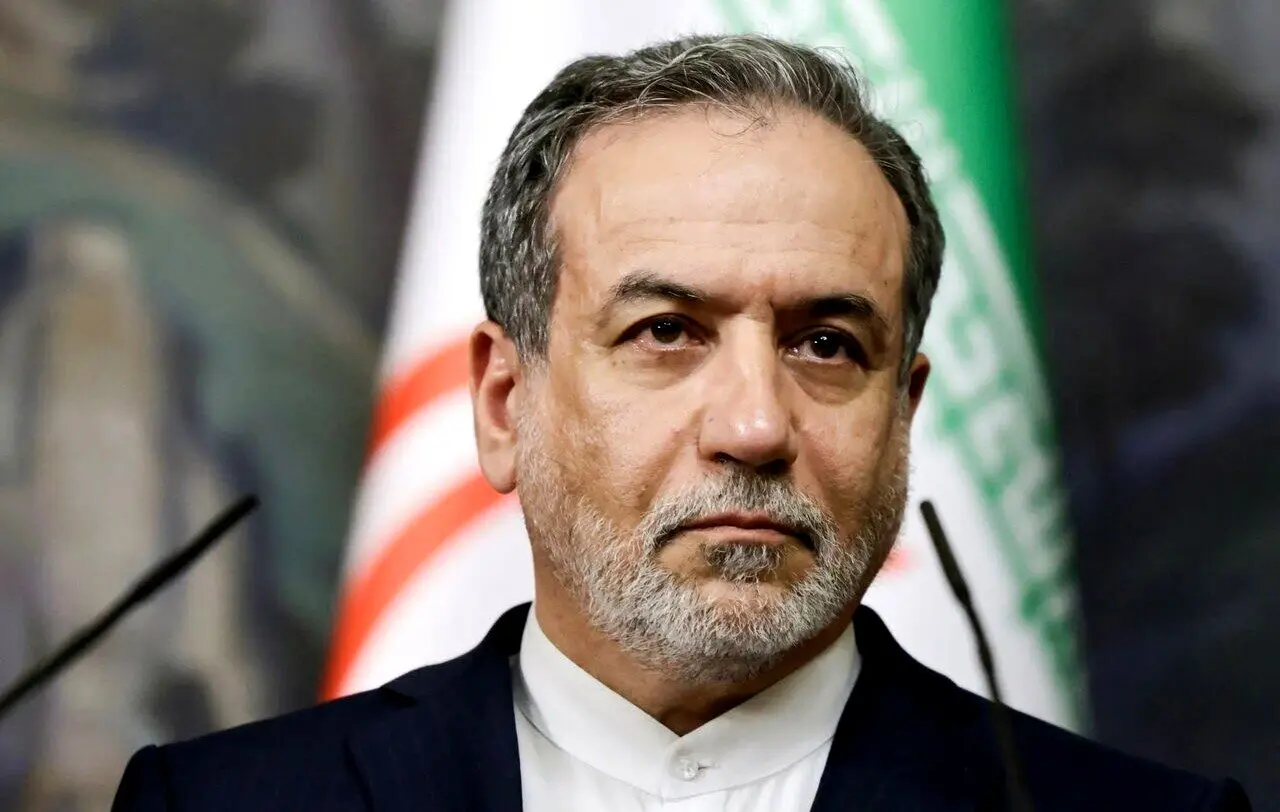 تنگه هرمز باز است، اما نه برای دشمنان/مقاومت با صلابت ادامه دارد