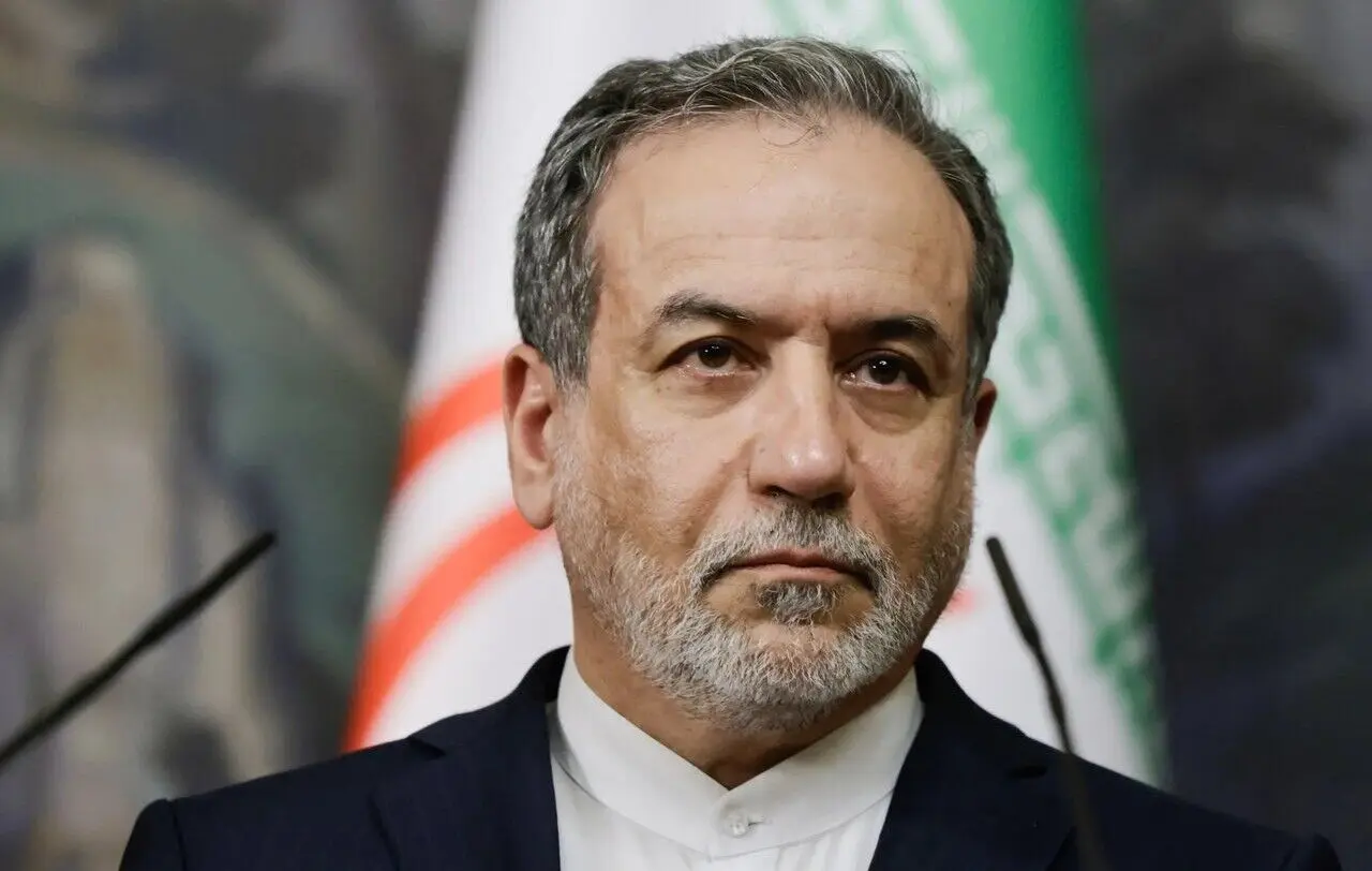 تنگه هرمز باز است، اما نه برای دشمنان/مقاومت با صلابت ادامه دارد