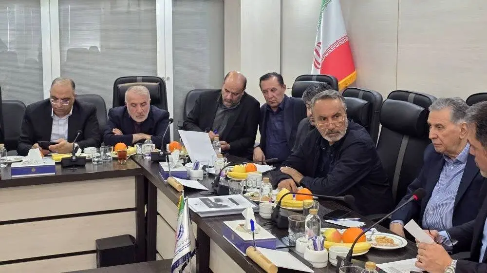 هدایت نقدینگی به سمت تولید، تورم‌زا نیست/ درآمد ارزی پایدار کشور باید به ۳۰ میلیارد دلار برسد