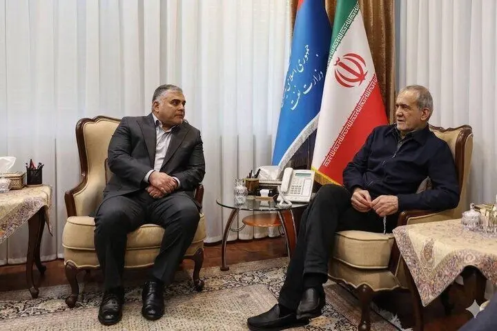 بازدید رئیس‌جمهور از وزارت نفت؛ تاکید بر قدردانی از اقدامات در جنگ اخیر