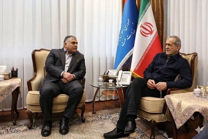 بازدید رئیس‌جمهور از وزارت نفت؛ تاکید بر قدردانی از اقدامات در جنگ اخیر