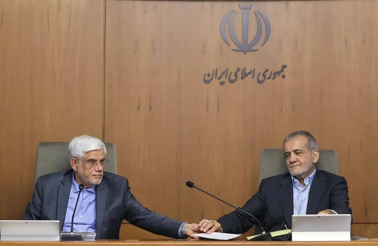 ماموریت ویژه پزشکیان به عارف برای ساماندهی فضای مجازی کشور