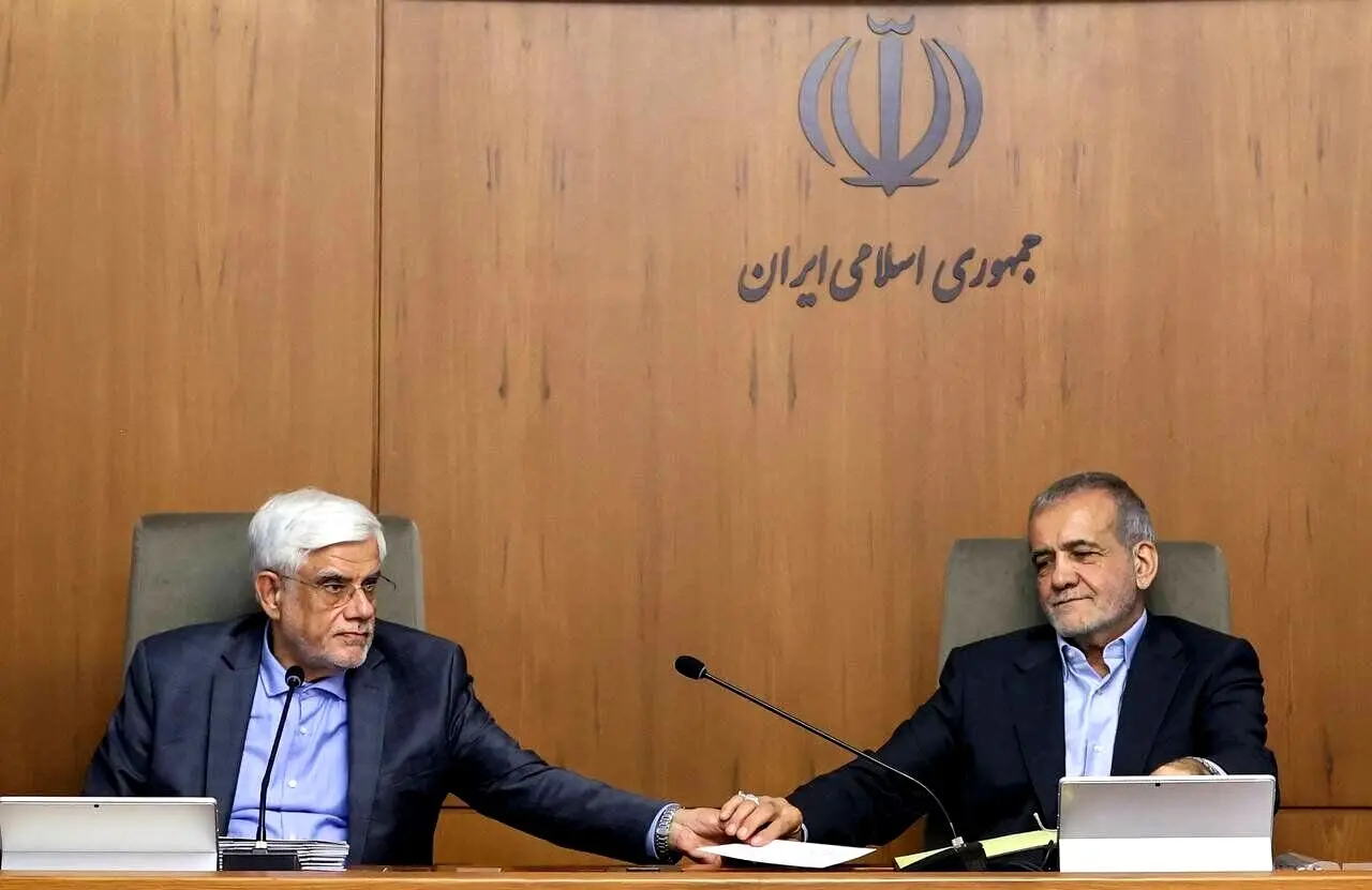 ماموریت ویژه پزشکیان به عارف برای ساماندهی فضای مجازی کشور