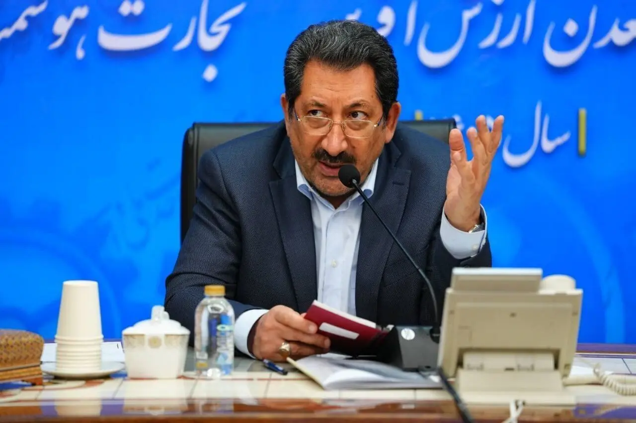  هدایت سرمایه‌ها به سمت تولید/حمایت از صنایع کوچک و متوسط و بسته ۷۰۰ همتی برای احیای خطوط تولید