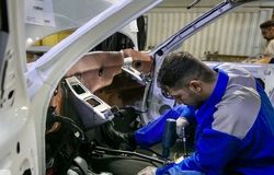 کاهش ۱۷ درصدی تولید و رشد ۲۳ درصدی درآمد خودروسازان در ۵ ماه نخست امسال