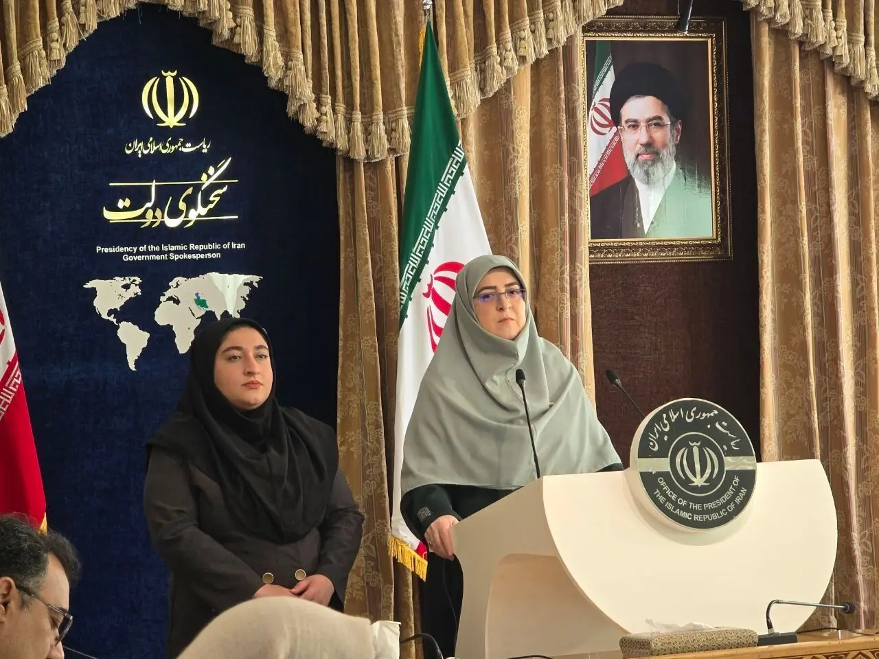 سخنگوی دولت: بنزین داخلی کفاف مصرف را نمی‌دهد؛ برنامه دولت برای خودرو، سوخت و معیشت چیست؟