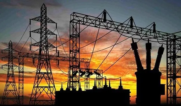 پایداری برق برقرار است؛ اصناف به سمت انرژی خورشیدی حرکت می‌کنند
