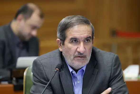 انتقاد تند عضو شورای شهر از مدیریت دکل‌های تهران؛ ۶ مدیرعامل در یک دوره