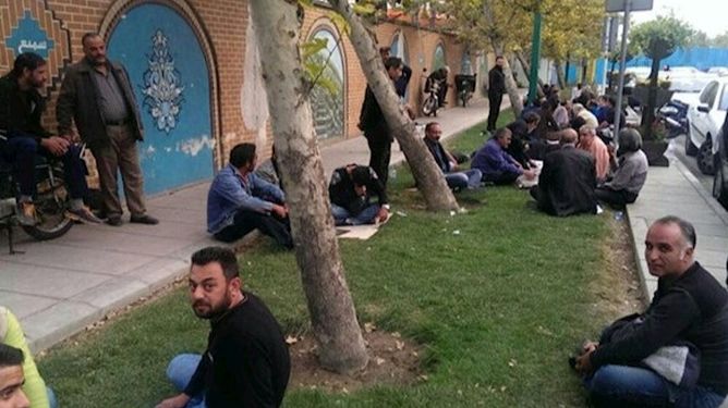 وضعیت نگران‌کننده بیکاری در خوزستان/جذب غیر بومی‌ها در نهادها و شرکت‌های استان/بانک‌های استان تسهیلات نمی‌دهند