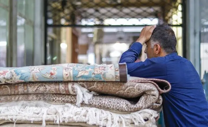 صادرات فرش ایران زیر ۴۰ میلیون دلار/تلاش برای افزایش با رفع محدودیت‌های پیمان‌سپاری + فیلم