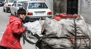 میزان دستمزد در ایران ۲۰۰ دلار؛ خط فقر جهانی 1000 دلار!/افزایش درآمد  مردم، تنها راه نجات اقتصاد ایران از رکود تورمی