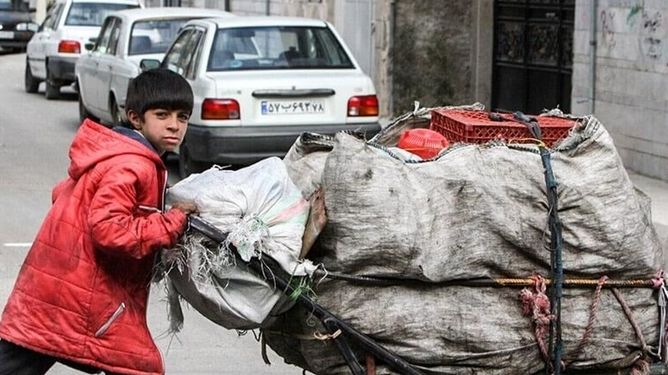 میزان دستمزد در ایران ۲۰۰ دلار؛ خط فقر جهانی 1000 دلار!/افزایش درآمد  مردم، تنها راه نجات اقتصاد ایران از رکود تورمی