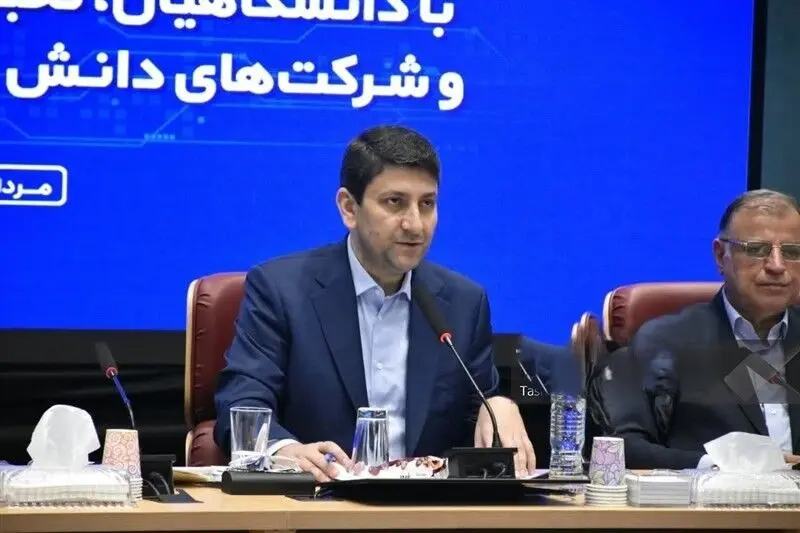  محدودیت اینترنت به کسب‌وکارها آسیب زد؛ توسعه ارتباطات متوقف نشده است
