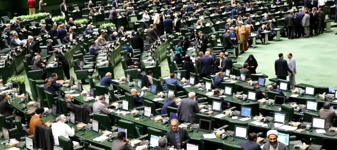 بحث بودجه و حقوق نمایندگان دوباره در صحن مجلس جنجالی شد