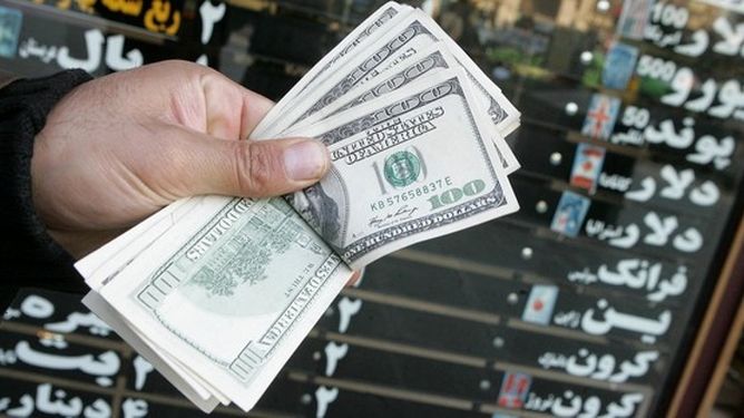 دلار در یک ساعت ۱۲۰۰ تومان سقوط کرد؛ بازار ارز وارد فاز اصلاح شد