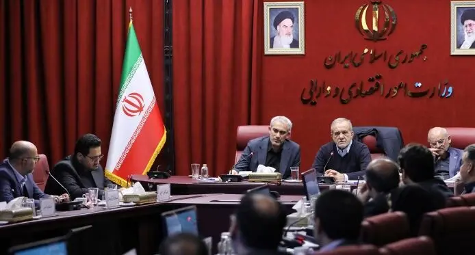 پزشکیان : پیش از آنکه صدای بازاریان و مردم را در خیابان بشنویم، پیگیر مطالبات آنان باشیم
