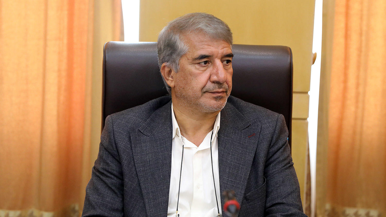  تیم اقتصادی دولت برای مهار نوسانات ارزی دست به کار شود