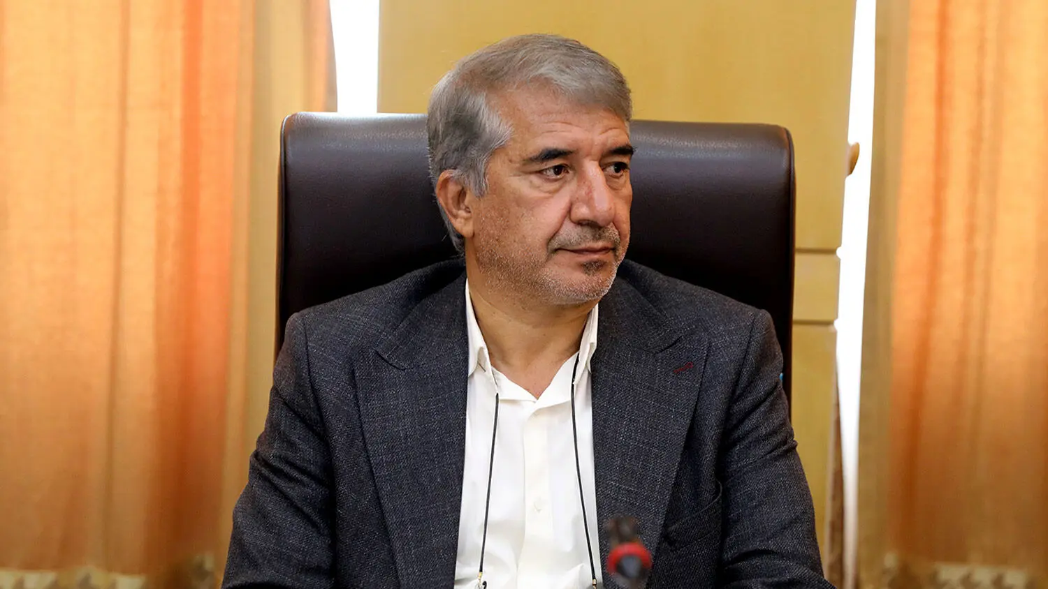  تیم اقتصادی دولت برای مهار نوسانات ارزی دست به کار شود