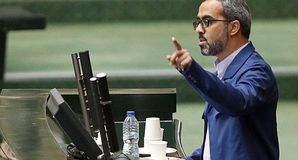 دولت باید دست از مماشات با بانک‌ها بردارد / مجلس پیگیر انحلال بانک‌های ناکارآمد