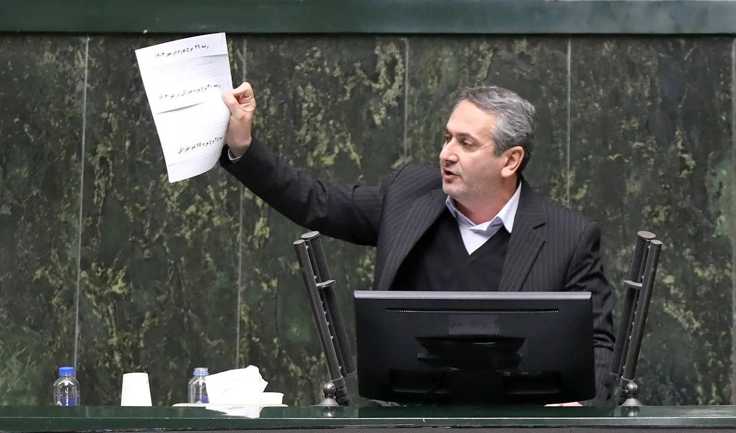 انتقاد تند نماینده اردبیل از تورم، مدیریت فرسوده و واگذاری اراضی