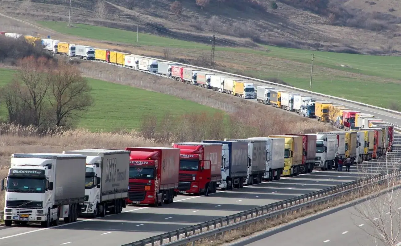 قطعی اینترنت؛ عامل اختلال در گمرک و شلوغی مرز آستارا