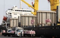 رسوب کالاهای اساسی در گمرک بندر شهید رجایی/شائبه هدررفت منابع