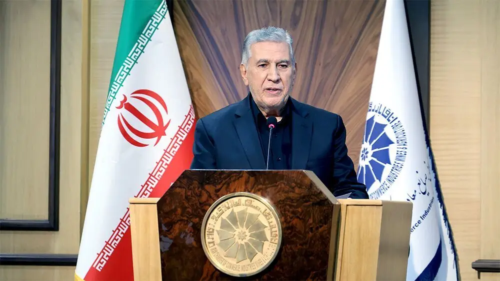  ارائه برنامه بازسازی اقتصاد در دوران پساجنگ به سران قوا / انتقاد بخش خصوصی از اجرای ضعیف بسته‌های حمایتی