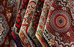 سقوط فرش ایرانی/وقتی نقشه‌های ایرانی در دست هندی‌ها و پاکستانی‌ها می‌افتد