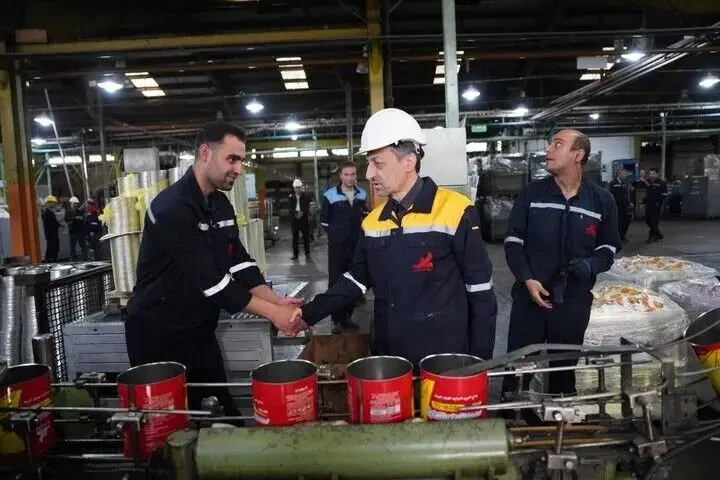 بازسازی واحدهای تولیدی باید با محوریت بازگشت کارگران به اشتغال انجام شود