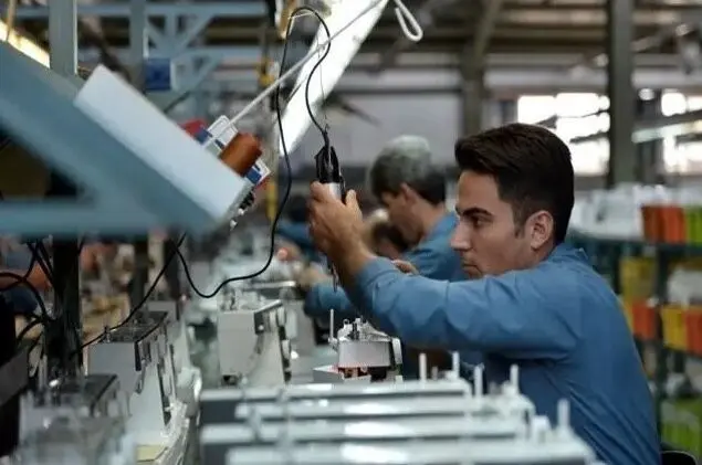 لزوم همکاری دولت و مجلس برای حمایت از کارگر و کارفرما