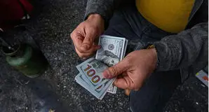دو مسیر متفاوت دلار؛ افت در بازار آزاد و جهش در مرکز مبادله