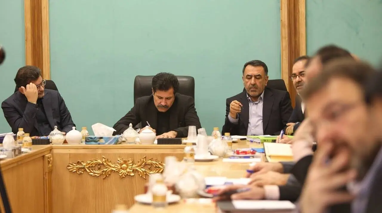 نشست مشترک برای بازسازی خسارات جنگ ۱۲ روزه و حمایت از اصناف آسیب‌دیده دی ماه