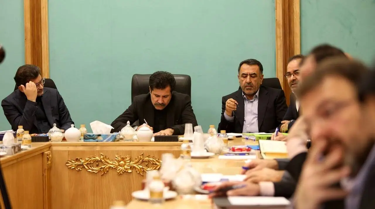 نشست مشترک برای بازسازی خسارات جنگ ۱۲ روزه و حمایت از اصناف آسیب‌دیده دی ماه