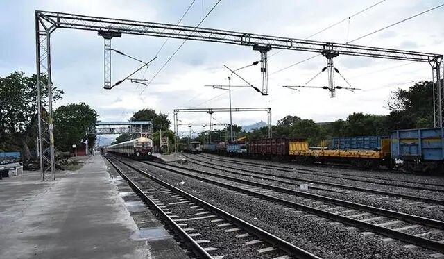 ۲۰ میلیون تن بار روسی پشت مرز/ تکمیل رشت – آستارا مشروط به B.O.T