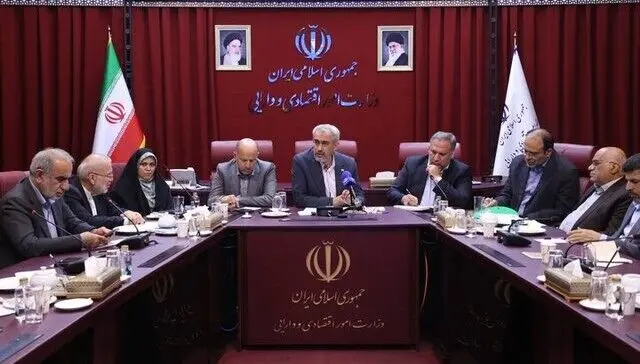 وزیر اقتصاد برنامه رشد ۸ درصدی اقتصاد ایران را کلید زد