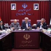 وزیر اقتصاد برنامه رشد ۸ درصدی اقتصاد ایران را کلید زد