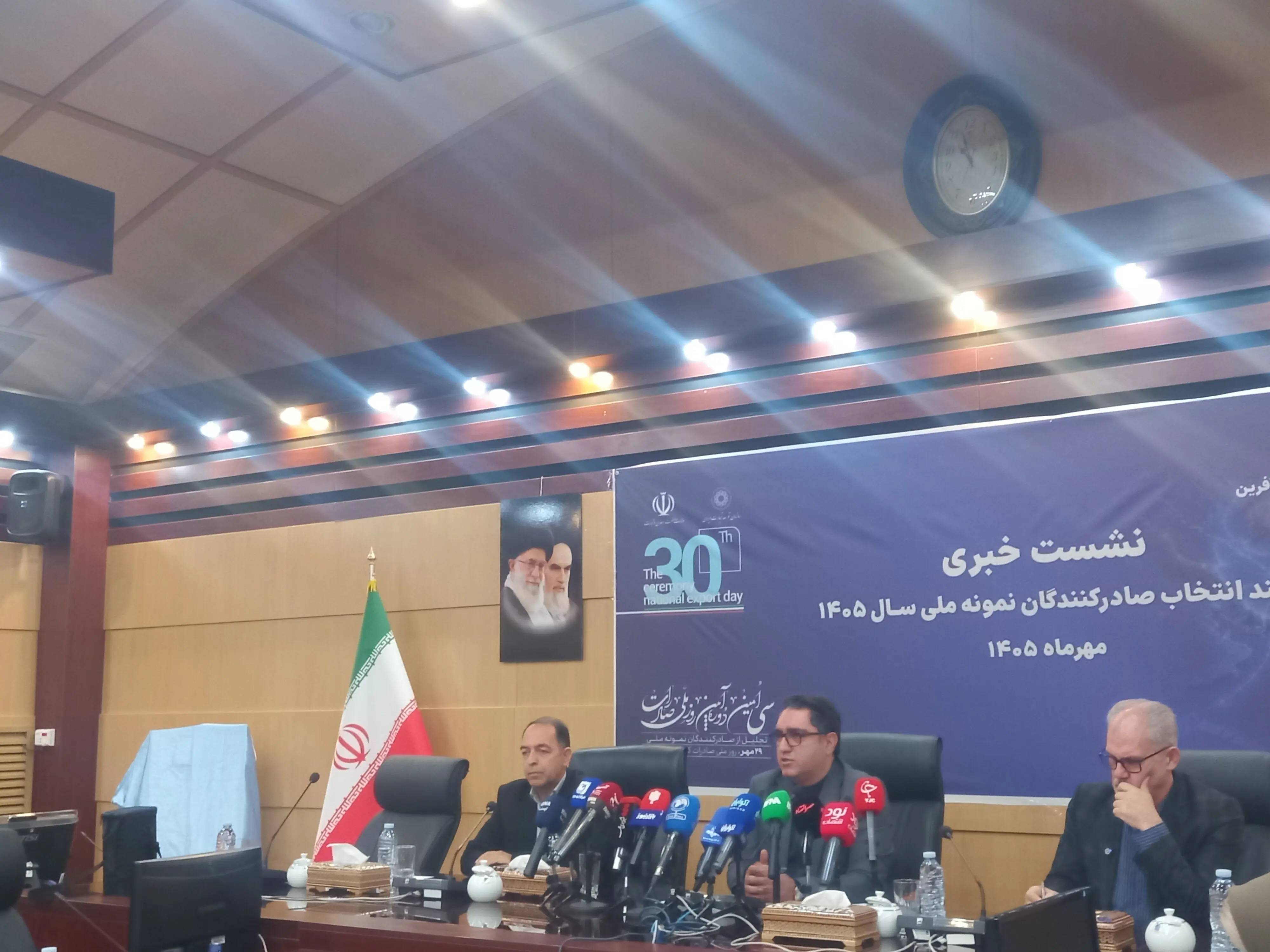 ارزش صادرات ایران یک‌پنجم میانگین جهانی؛ ضرورت عبور از خام‌فروشی