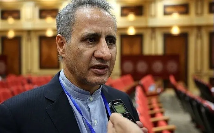 دولت با مدیریت ارز و موجودی کالاها مانع جهش قیمت‌ها شود