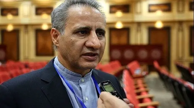 دولت با مدیریت ارز و موجودی کالاها مانع جهش قیمت‌ها شود