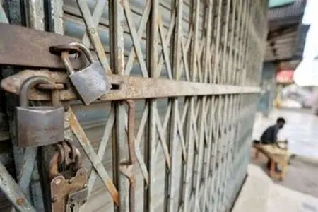 تعطیلی موقت «تولی پرس» در قزوین/ ۱۰۸ کارگر پشت درهای بسته کارخانه