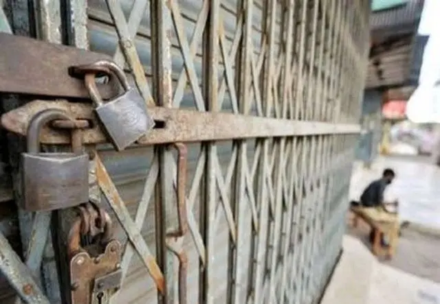 تعطیلی موقت «تولی پرس» در قزوین/ ۱۰۸ کارگر پشت درهای بسته کارخانه