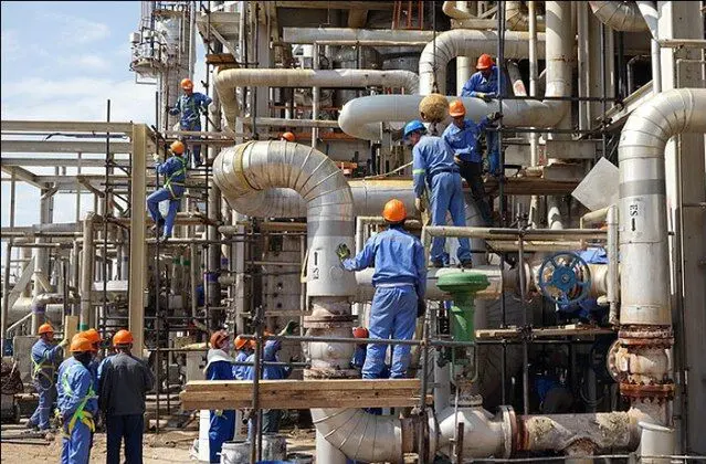 مگر سقف حقوق دولتی ۷۰ میلیون تومان نبود؟/پرداخت از جیب بخش خصوصی یا بیت‌المال؟