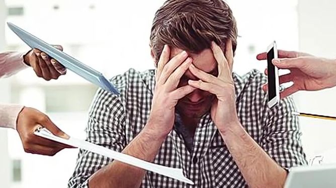چندشغله‌ها؛ آینه فرسودگی طبقه متوسط در اقتصاد تورمی ایران
