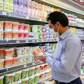 گرانی لبنیات سفره‌ها را کوچک کرد/شیرهای فروش‌نرفته به کارخانه‌ها برگشت