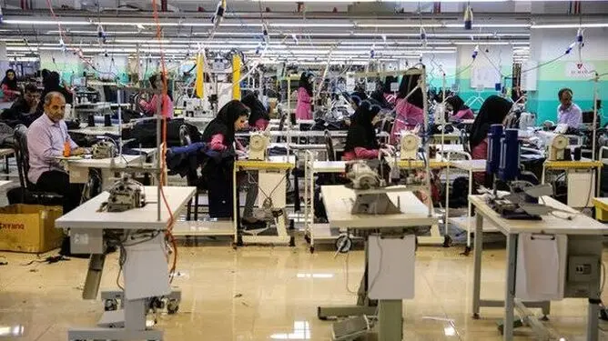 برق واحدهای تولیدی بدهکار فعلاً قطع نمی‌شود