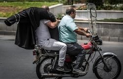 رانندگان اینترنتی زیر بار کمیسیون، مالیات و «خدمات شهری» / اجاره روزانه موتور، نشانه بحران پنهان بازار کار