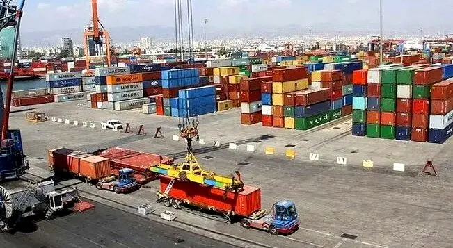 رشد صادرات به امارات و عمان/عراق به دلیل تعرفه و پایش کارت بازرگانی عقب ماند