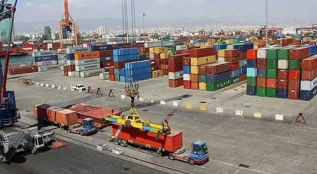 رشد صادرات به امارات و عمان/عراق به دلیل تعرفه و پایش کارت بازرگانی عقب ماند